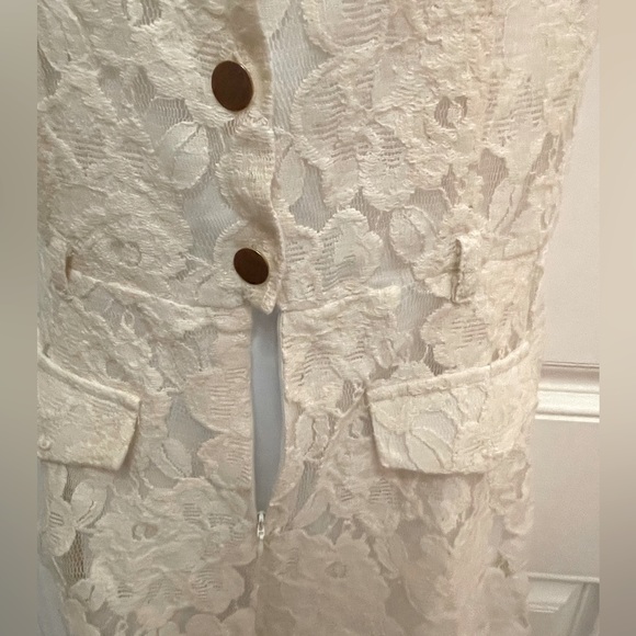 Medium size Jumper by L’atiste in a Lacey ivory coloured finish with belt straps - Picture 3 of 9